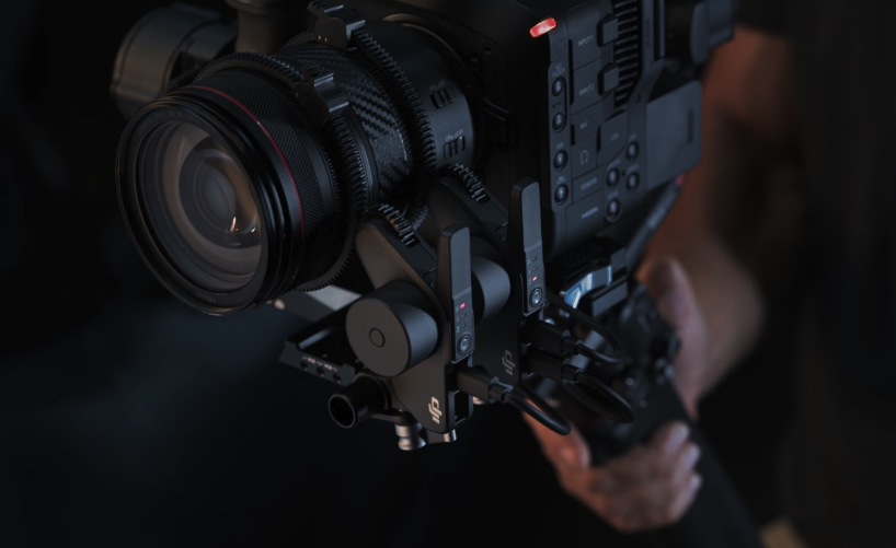 大疆2026版DJI RS 4 Pro套装正式发布 含SDR图传 7999元起售